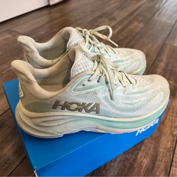 Hoka Clifton 10 Seafoam size 9.5B - Picture 3 of 4